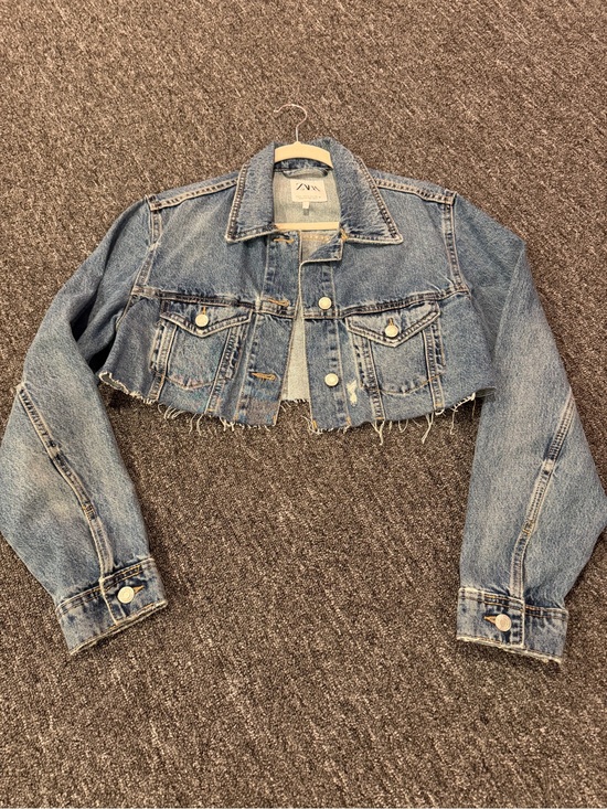 Zara Jackets & Blazers - Zara Cropped Distressed Denim Jacket Blue Raw Hem Size Large NWT Style